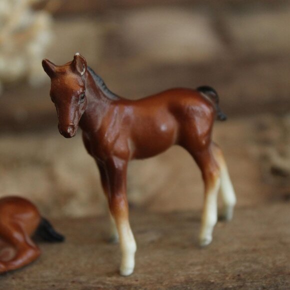 Vintage 1970s Breyer Horse, Bay Foals, Lying and Standing #5700,Maureen Love - Picture 2 of 10